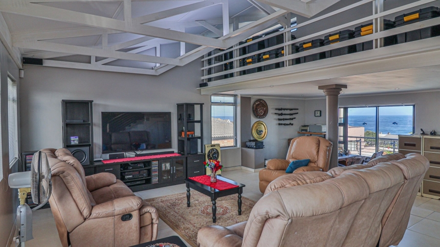 4 Bedroom Property for Sale in Perlemoenbaai Western Cape